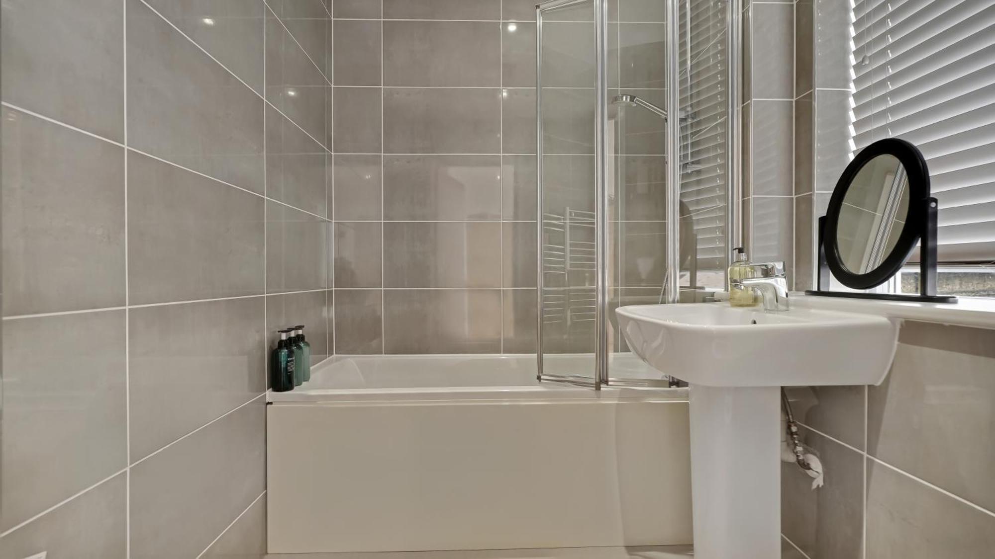 Modern And Spacious Penthouse Apartment In Putney With Free Parking Лондон Екстериор снимка