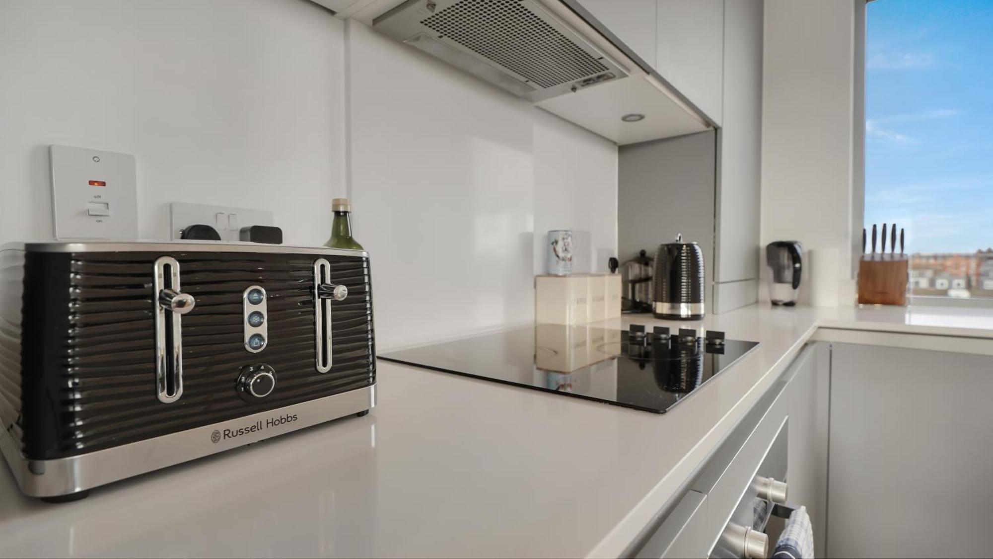 Modern And Spacious Penthouse Apartment In Putney With Free Parking Лондон Екстериор снимка