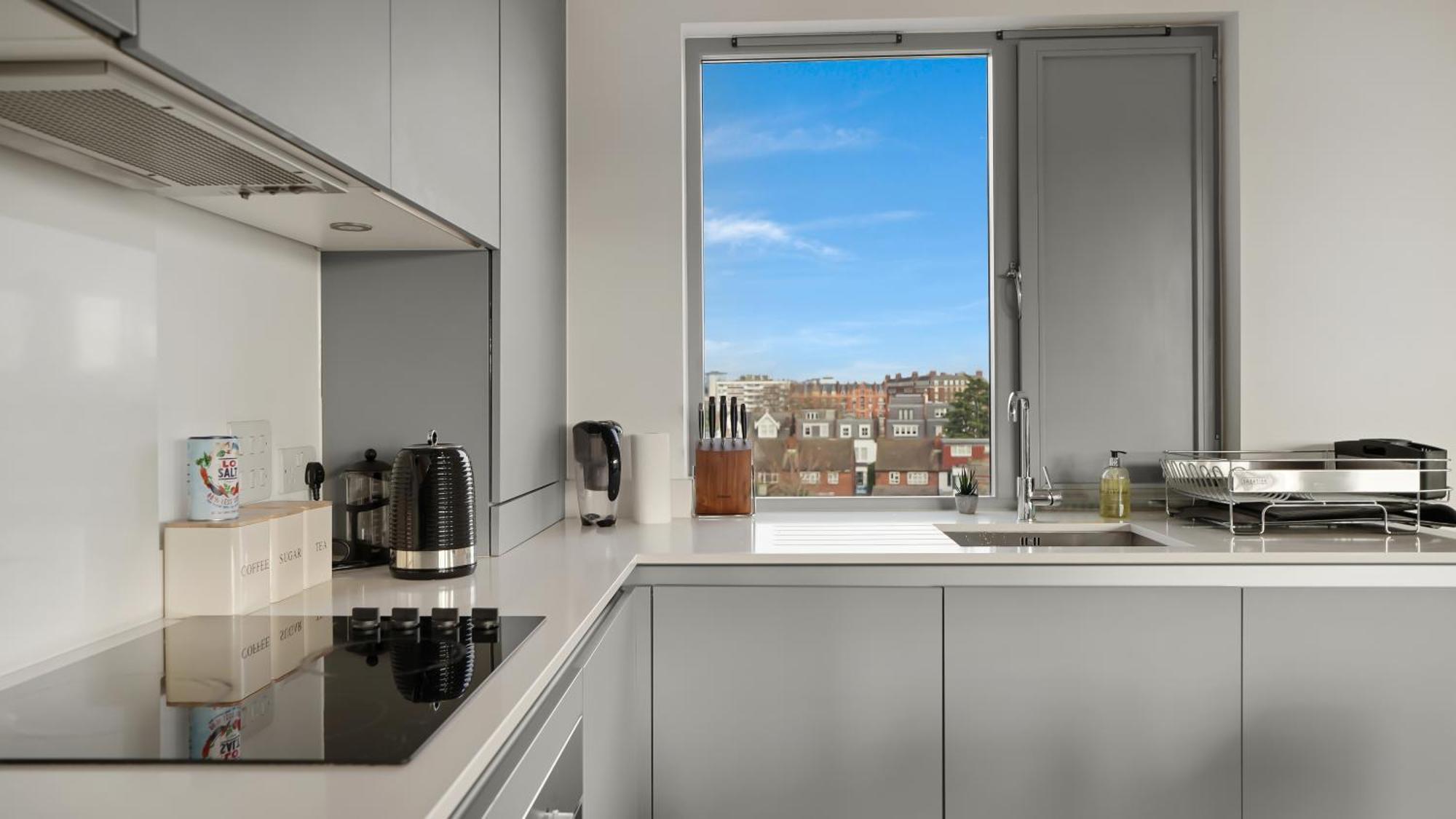 Modern And Spacious Penthouse Apartment In Putney With Free Parking Лондон Екстериор снимка