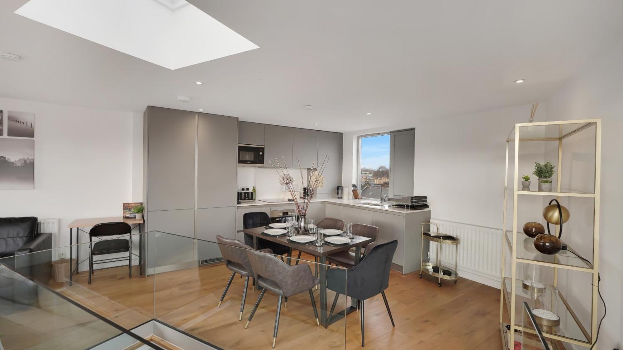 Modern And Spacious Penthouse Apartment In Putney With Free Parking Лондон Екстериор снимка